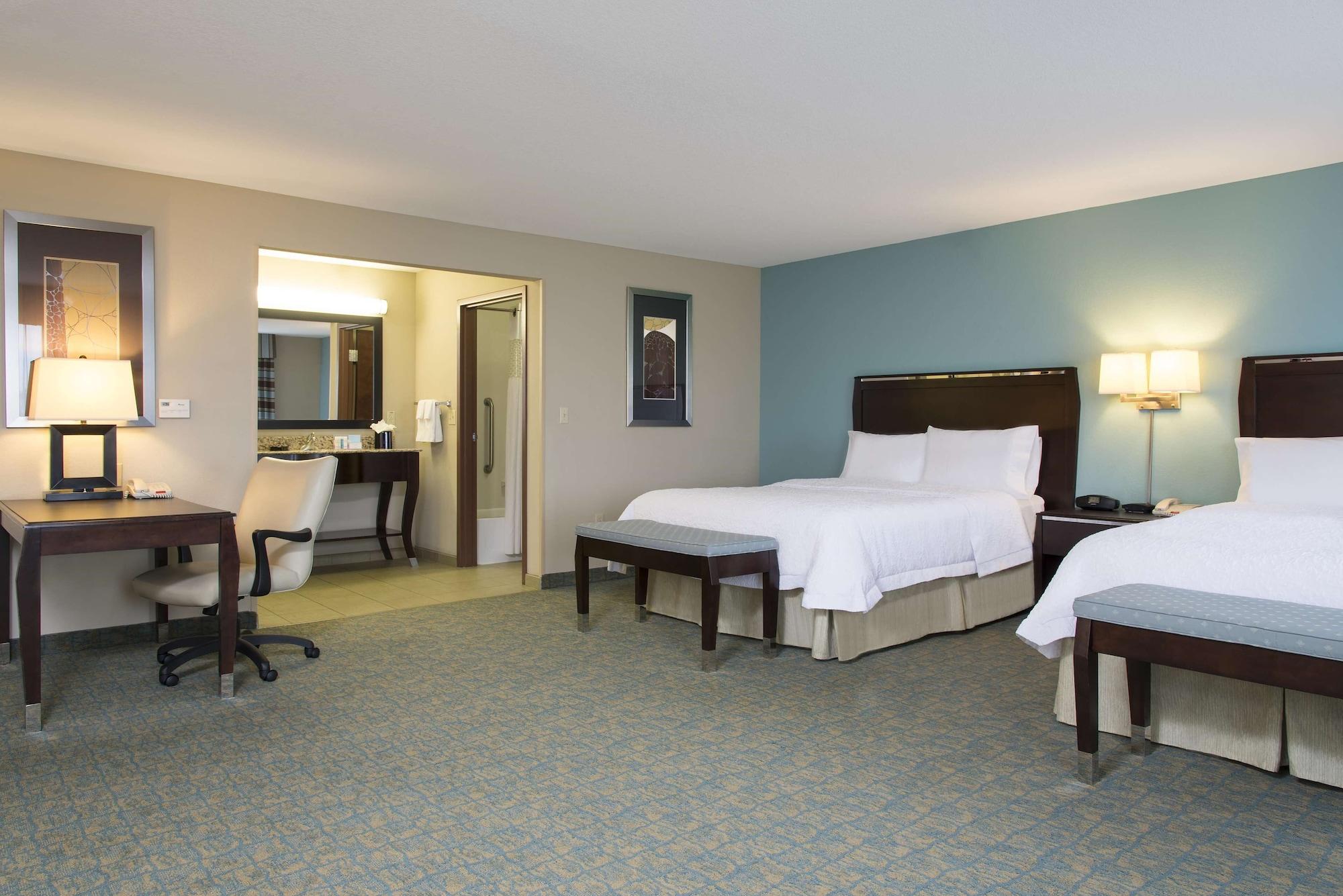 Hampton & Hotel